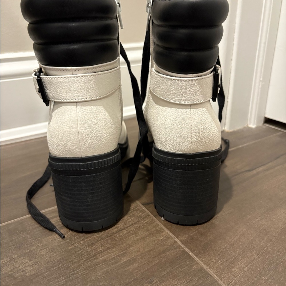 Mix #6 size 8.5 Women's White/Black Wedge Lace-Up Boots - Picture 5 of 9